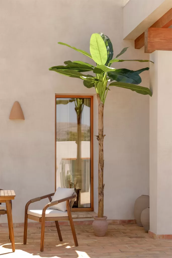 Árbol artificial decorativo bananero de gran tamaño en maceta de terracota, perfecto para añadir un toque tropical a patios y terrazas.